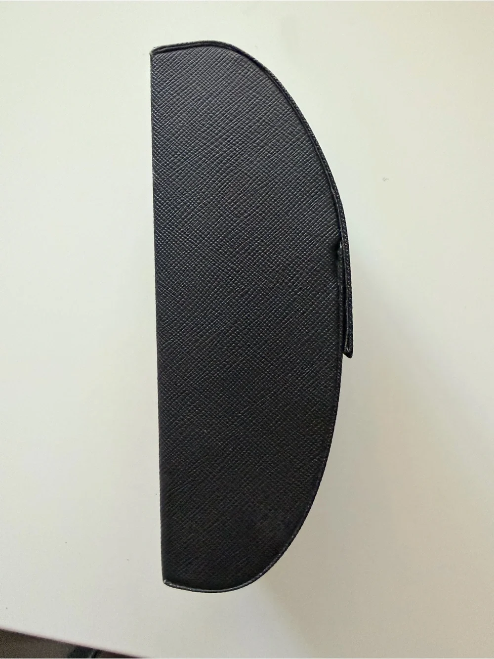 Prada flaws corners